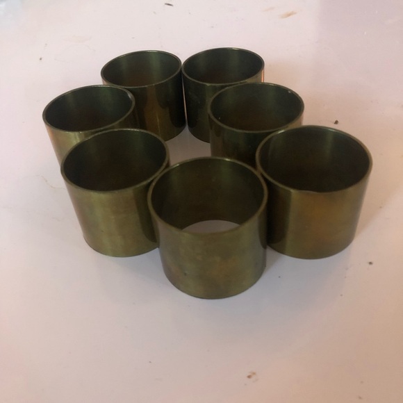 7 Vintage Brass Napkin Rings. Keep it simple and classy or decorate with napkins - Picture 6 of 7